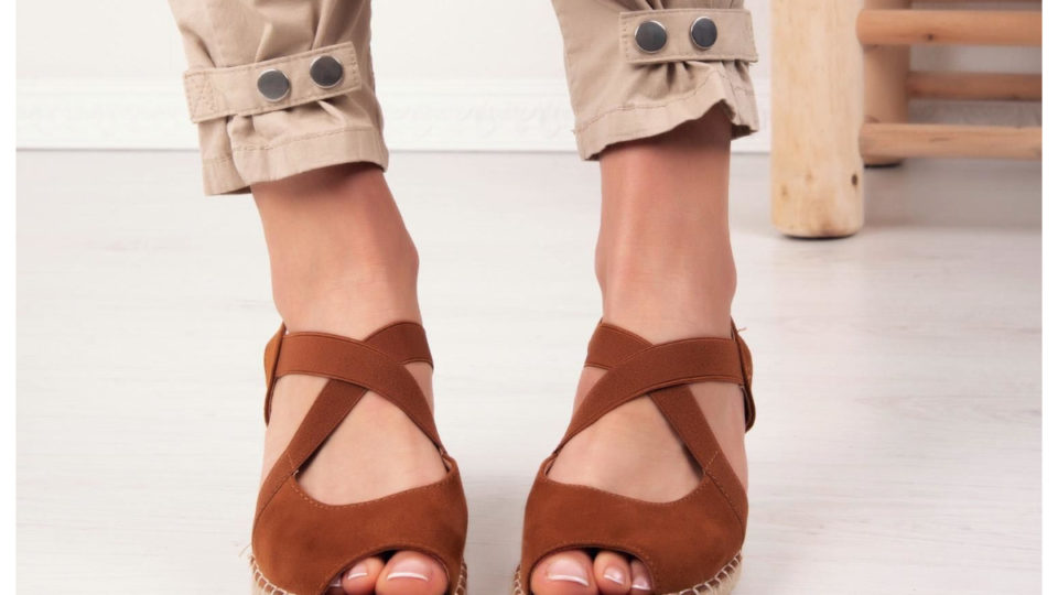 bordowe buty na platformie